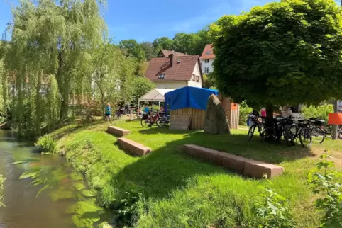 Idyllische Rastplätze wie hier in Hirschthal laden an den grenzüberschreitenden Radrouten zum Verweilen ein. 