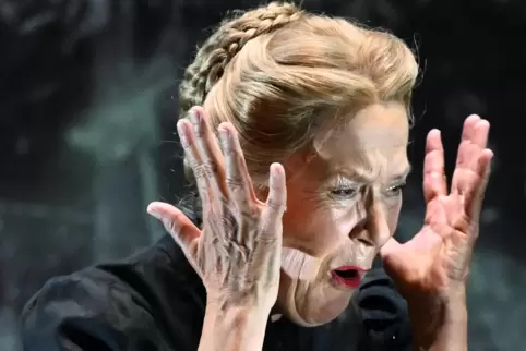 Große Schauspielkunst: Hannelore Bähr als Hilde Bürckel. 