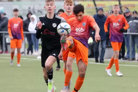 Der Nachwuchs des FC 09 Speyer (orange) kann die Saison mit zwei Meisterschaften krönen. 