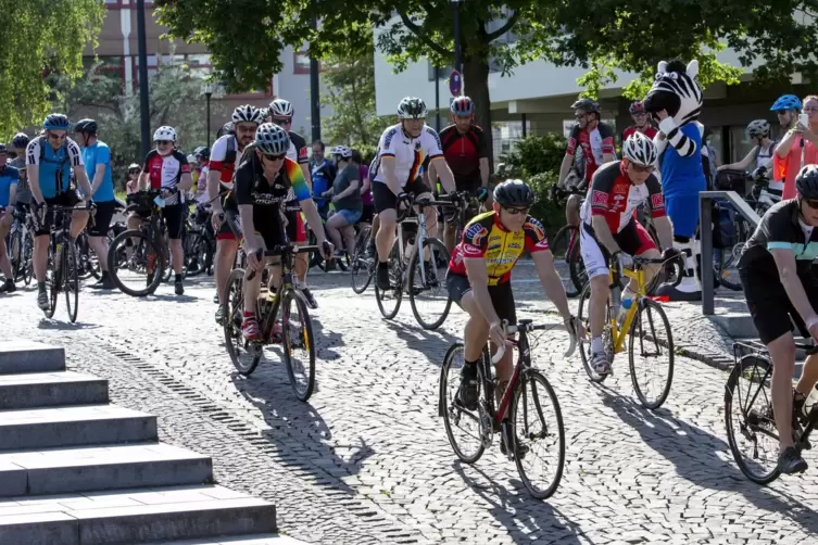 Der Stadtradeln-Start im Juni 2021 am Rathaus. Ob’s in diesem Jahr noch mehr Mitradler werden?