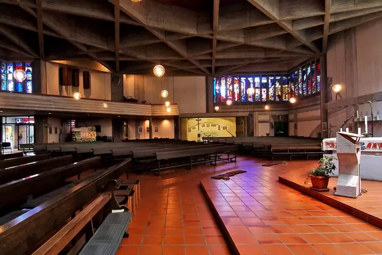 Die Kirchengemeinden laden für Pfingsmontag in die Kirche St. Thomas Morus nach Flomersheim.