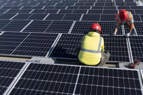 Ein Hausbesitzer in Eppstein könnte die Fotovoltaikanlage anstatt auf einer neuen Terrassenüberdachung problemlos und genehmigun