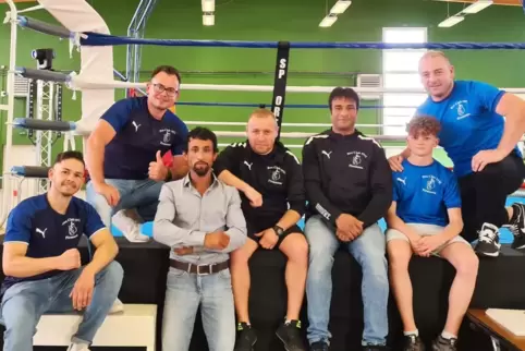 Mustafa Akbari, Trainer Vitali Litz, Zamanuddin Hassanzada, Alexander Repp, Abdulrahim Osmani, Lennart Wigand und Co-Trainer Wal