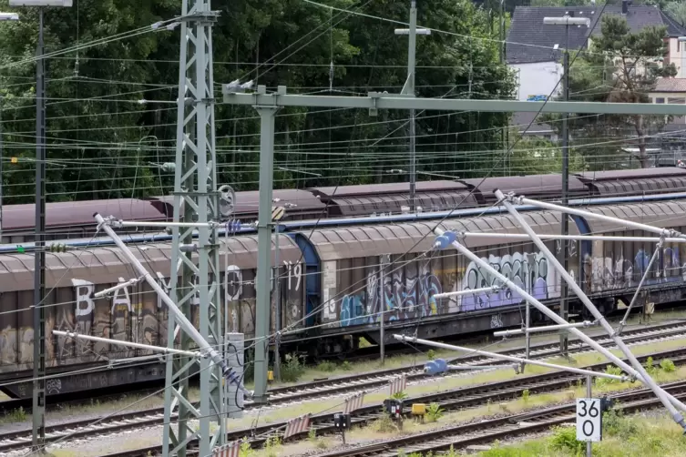 Abgestellte Waggons am Bahnhof des Stadtteils Einsiedlerhof.