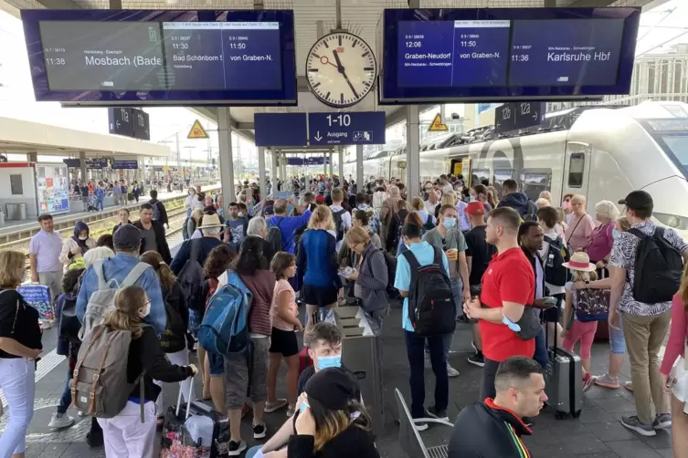 Im Mannheimer Hauptbahnhof sorgte das 9-Euro-Ticket an Pfingsten für besonders viel Betrieb. 