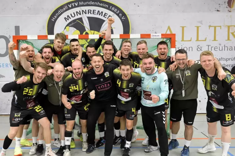 Unbändige Freude: Die VTV Mundenheim sind vorzeitig Oberliga-Meister. 