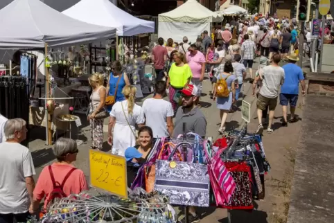 Großes Angebot, bestes Wetter und Menschenmassen: Auf dem Weilerbacher Bauernmarkt war Hochbetrieb angesagt. 