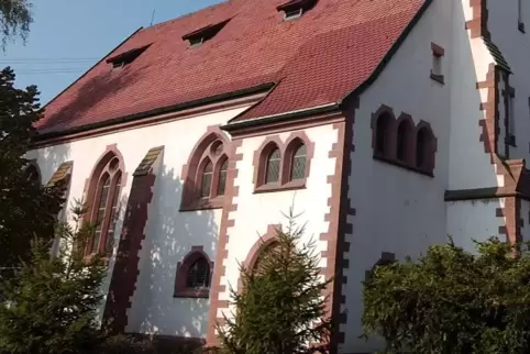 Die Ziegel für die Renovierung der Christuskirche in Eppstein lassen auf sich warten. Deswegen verzögern sich die Arbeiten.
