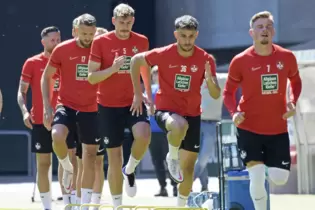 Die Plackerei hat begonnen: Marlon Ritter, Anas Bakhat, Kevin Kraus, René Klingenburg und Mike Wunderlich (von rechts) beim Trai