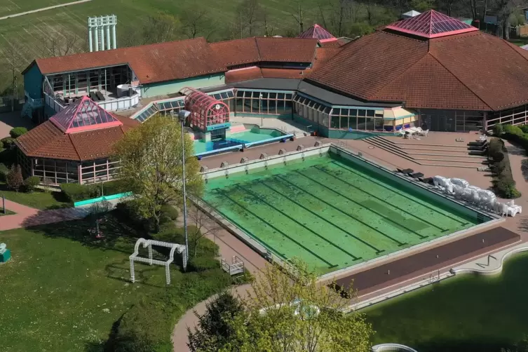 Soll nach derzeitiger Beschlusslage weitgehend einem Neubau weichen: der über 30 Jahre alte Haßlocher Badepark. 