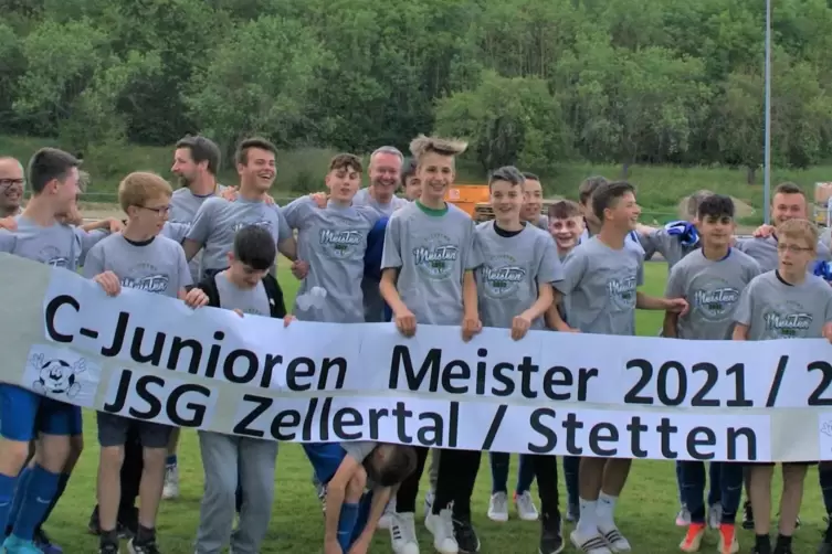 Das strahlende Meisterteam der JSG Zellertal-Stetten. 