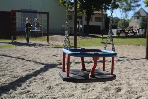 Da wurde schon investiert, in neuen Sand und einen Bouleplatz etwa. Drinnen im Bürgerhaus soll es bald weiter gehen.