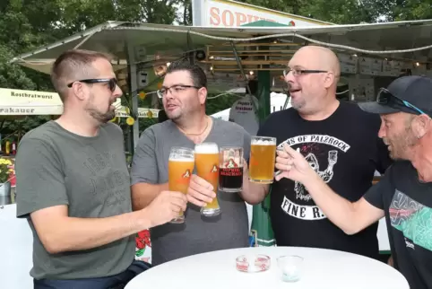 Zum Wohl im Domgarten: Die Pfalz ist um ein Bierfest reicher.