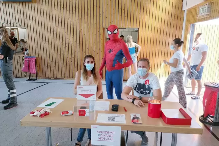 Bei der Typisierungsaktion sorgte unter anderen Spidermann für Unterhaltung.