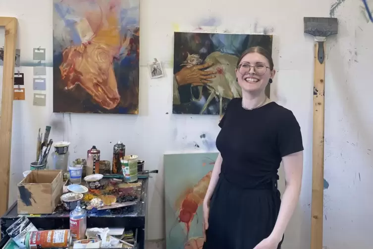 Morbide Sujets, sonniges Lachen: Maria Trezinski im Atelier. 