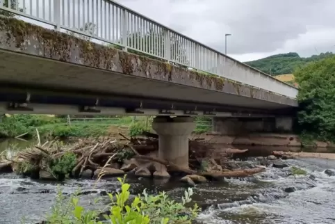 Neuralgischer Punkt: die Glanbrücke bei Medard. 