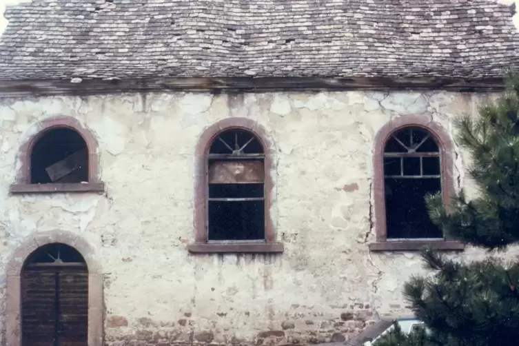 Die ehemalige Synagoge vor der Restaurierung ...