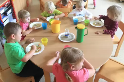 Künftig sollen alle Kinder ein warmes Essen bekommen können. 