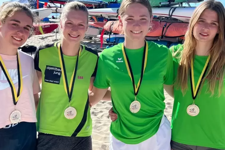 Die Beach Sprint Staffel 2 der DLRG Kusel (von links): Alina Wagner, Lea Lißmann, Johanna Seilner, Magdalena Benzmüller. 