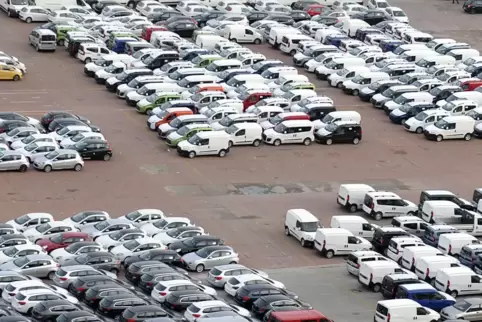 Autoteile im Wert von über drei Millionen Euro wurden gestohlen.