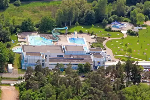 Bleibt wohl auch im Krisenfall warm: das Freizeitbad Azur in Ramstein-Miesenbach. 