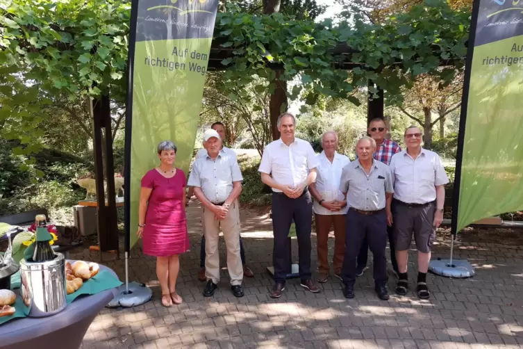 Ehrende und Geehrte (von links): Susanne Schwarz, Otmar Klein, Heiko Pabst (hinten), Dietmar Seefeld, August Schimpf, Ludwig Röh