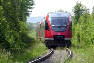 Über die Zellertalbahn könnten Züge zur Entlastung des gesperrten Abschnitts im Pfälzerwald fahren. Die Strecke ist aber seit Ja