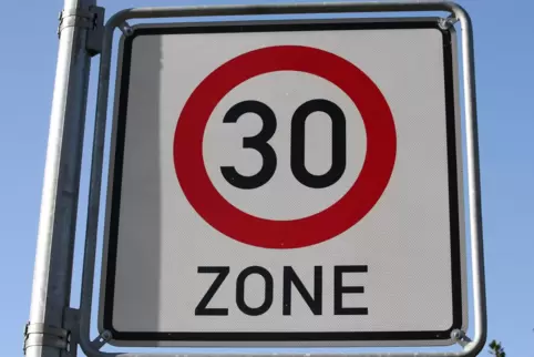 In Erlenbrunn gibt es genug Tempo-30-Zonen, nur manche Schilder seien nicht gut zu sehen. 