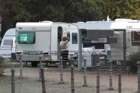 2019 campierten die Sinti und Roma auch vor dem Waldstadion in Herxheim. 