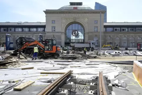 Bis zur Bundesgartenschau soll der neue Vorplatz fertig sein.