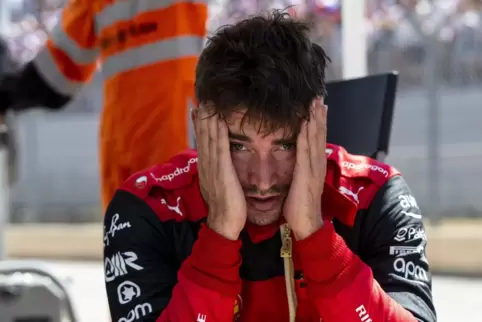 Charles Leclerc ist fassungslos nach seinem Ausscheiden. 