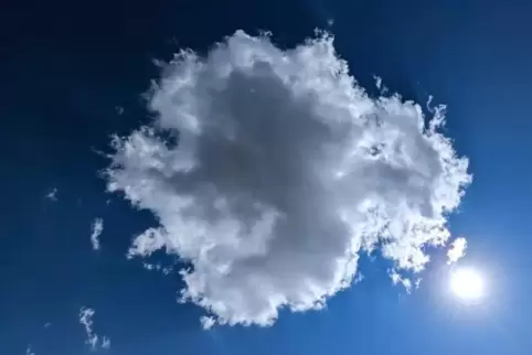 Sonne und Wolken wechseln sich in den kommenden Tagen ab. Die Temperaturen bewegen sich weiter um die 30-Grad-Marke. 