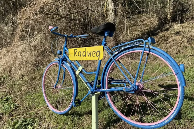 Wegweiser am Glan-Blies-Radweg bei Nanzdietschweiler.