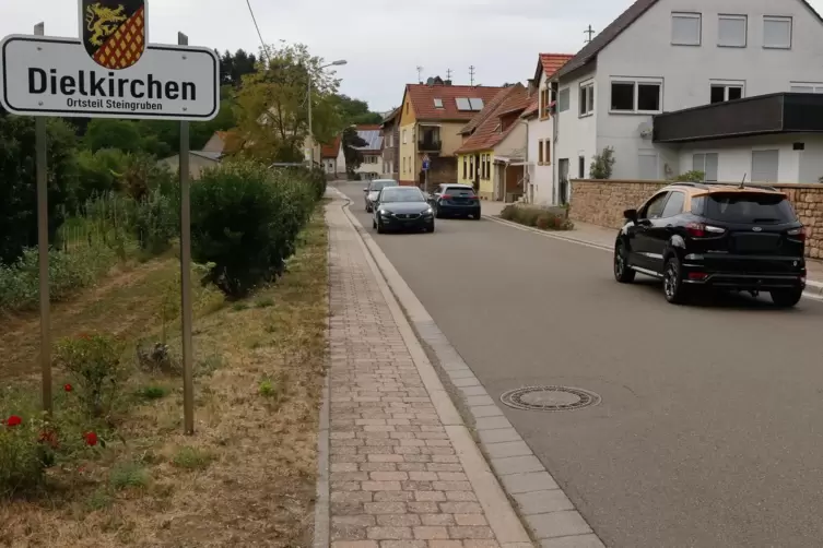 Die Vollsperrung ab 4. August ist notwendig, weil im Dielkirchener Ortsteil Steingruben Glasfaserleitungen für schnelles Interne