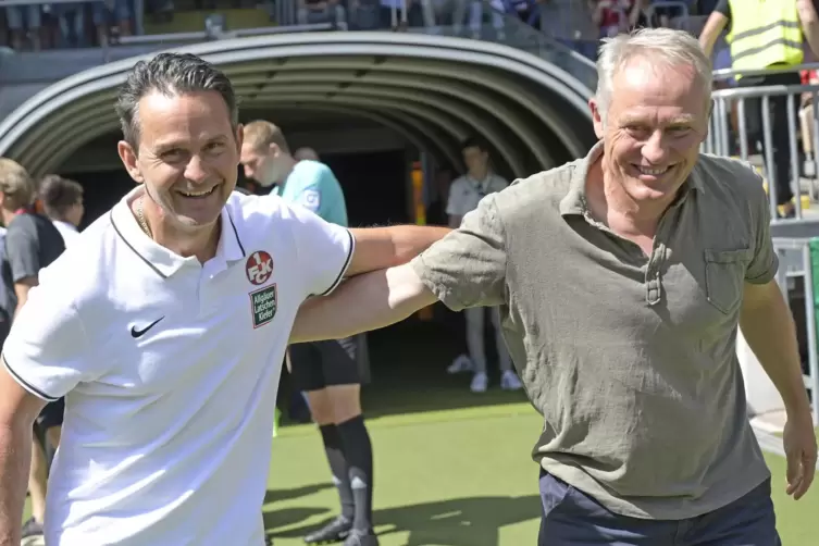 Vor einem packenden Pokalspiel: FCK-Trainer Dirk Schuster (links) und Freiburgs Chefcoach Christian Streich.