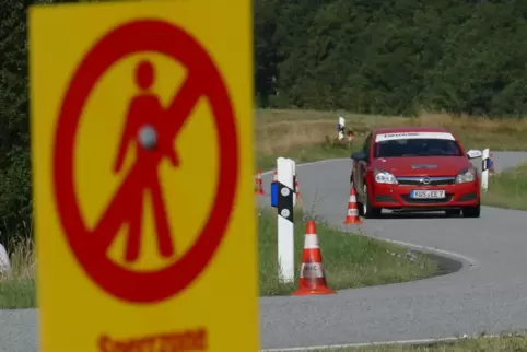 Auch für Radfahrer und Fußgänger ist während des Potzberg-Slaloms kein Durchkommen. 