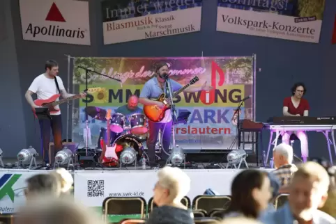 Südstaaten-Musik in einer über 30 Grad heißen Sommernacht: die Philipp Graf Blues Band im Volkspark.