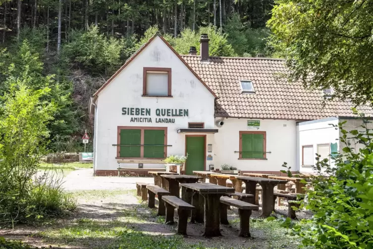 Das Sieben-Quellen-Haus wurde im Jahr 1921 vom Musik- und Wanderclub Amicitia erbaut. 