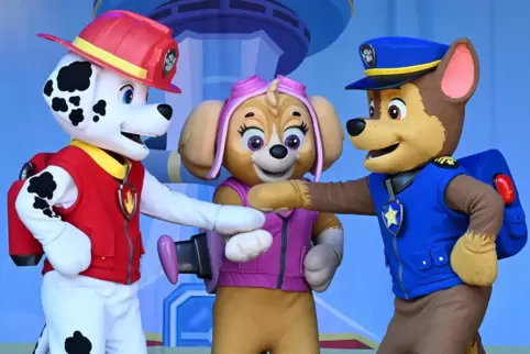 Drei Paw-Patrol-Figuren bei der Bühnenshow: (von links) Marshall, Skye und Chase.