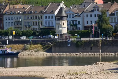 Niedrigswasser am Mittelrhein: Seit Tagen sinkt der wichtige Pegelstand. 