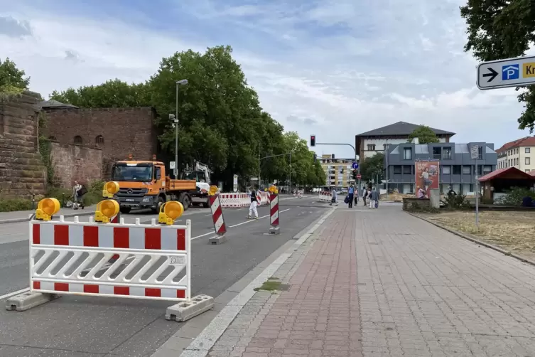 Die Absperrungen stehen schon. Baubeginn für die neue Stadtmitte soll aber erst Anfang September sein.