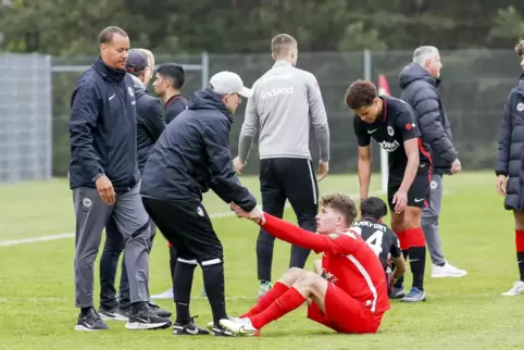 Wieder aufstehen und aufsteigen, das ist das große Ziel der U19 des FCK nach dem Abstieg aus der A-Jugend-Bundesliga. Die Enttäu