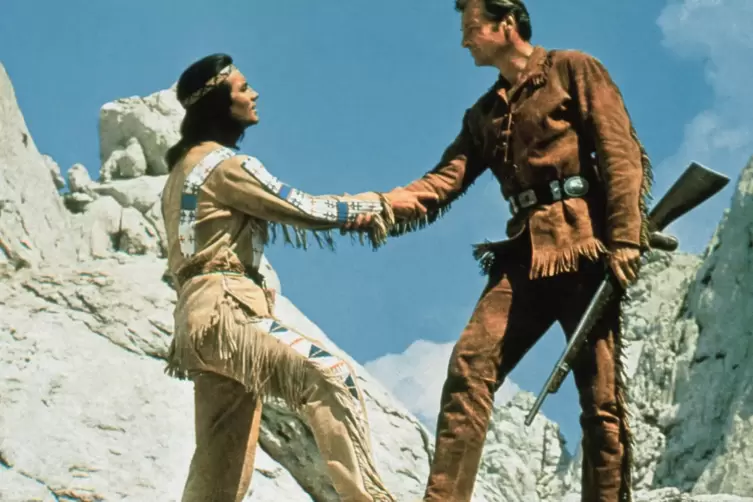 Winnetou und Old Shatterhand galten als Beispiel für eine Freundschaft über kulturelle Grenzen hinweg. Nun soll die Geschichte j