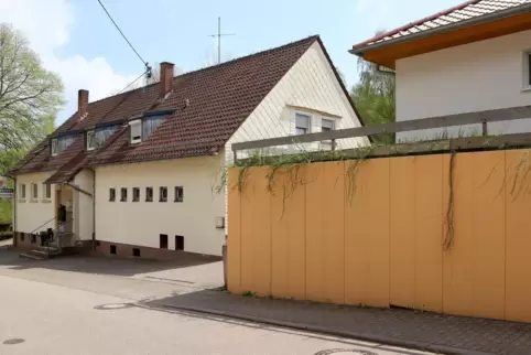 Auch das nachträgliche Streichen der Mauer macht diese nicht legal. 