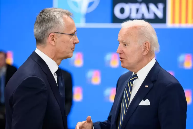 Biden und Stoltenberg