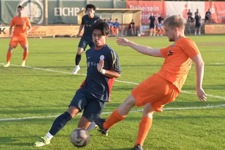 Gut gemacht: Elias Burkert (orange) lässte gegen Bretzenheim wenig zu.