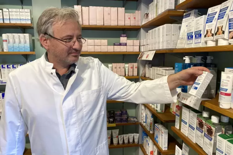 In Zukunft noch mehr Dienstleister: Bernd-Udo Walter führt seit 22 Jahren die Höhen-Apotheke in Queidersbach. 