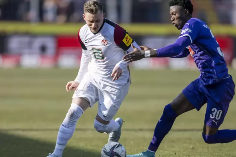 In der Vorsaison Gegenspieler, nun Kollegen: Marlon Ritter (links) und Zugang Aaron Opoku, hier im Trikot des VfL Osnabrück, an 