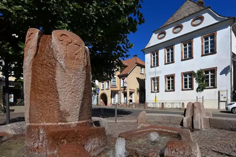 Das Rathaus diente bis 1963 als Schulhaus. 