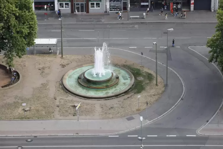 Am Montag beginnen die Arbeiten rund um den Fackelbrunnen. 